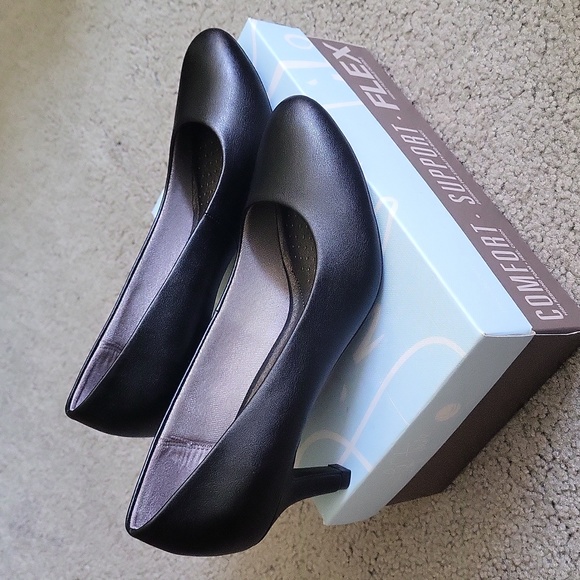 Shoes - Picture 5 of 6